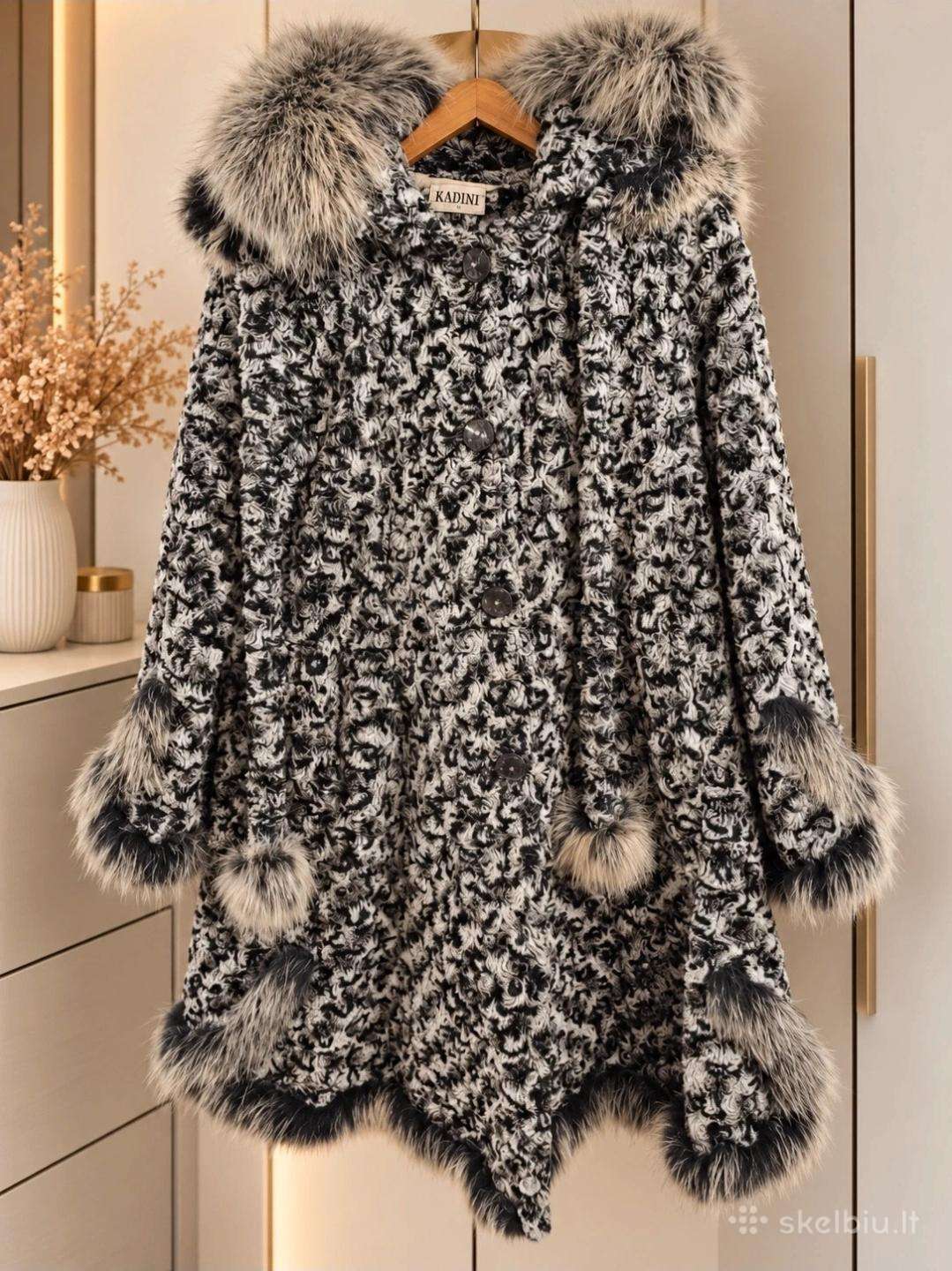 Paltas su natūralaus kailio apdaila, M-XL