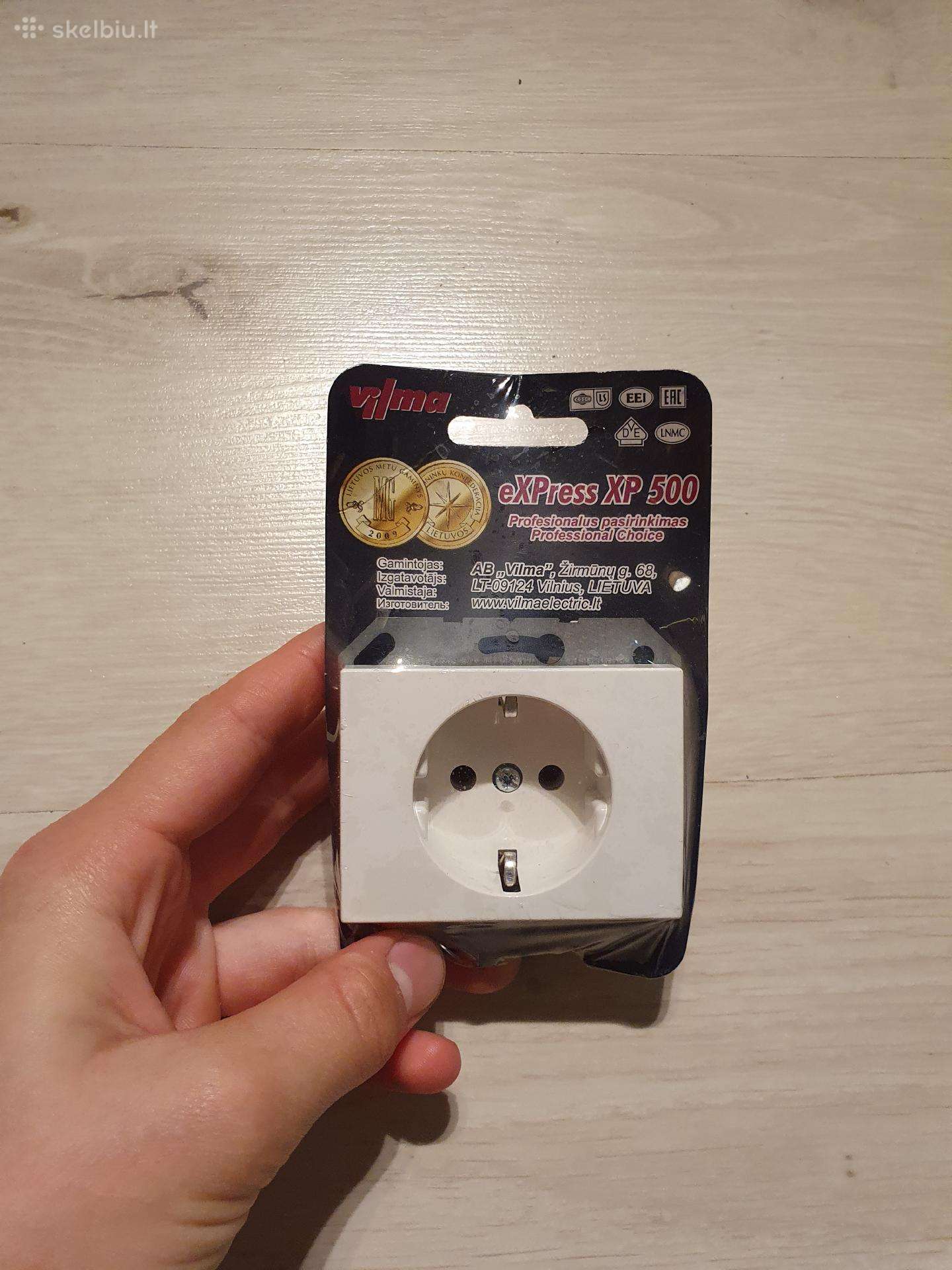 Vilma Xp500 rozetė su įžeminimu, balta