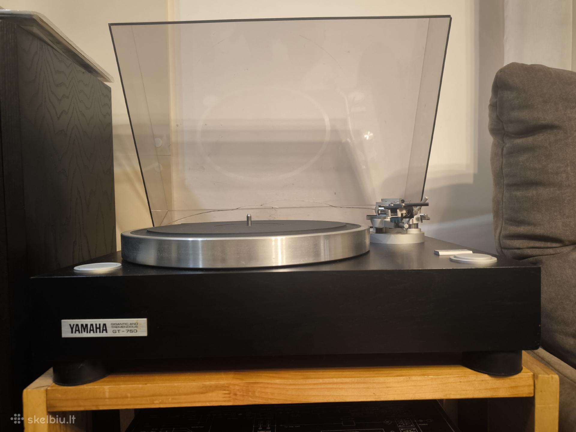 Yamaha GT-750 plokštelių grotuvas