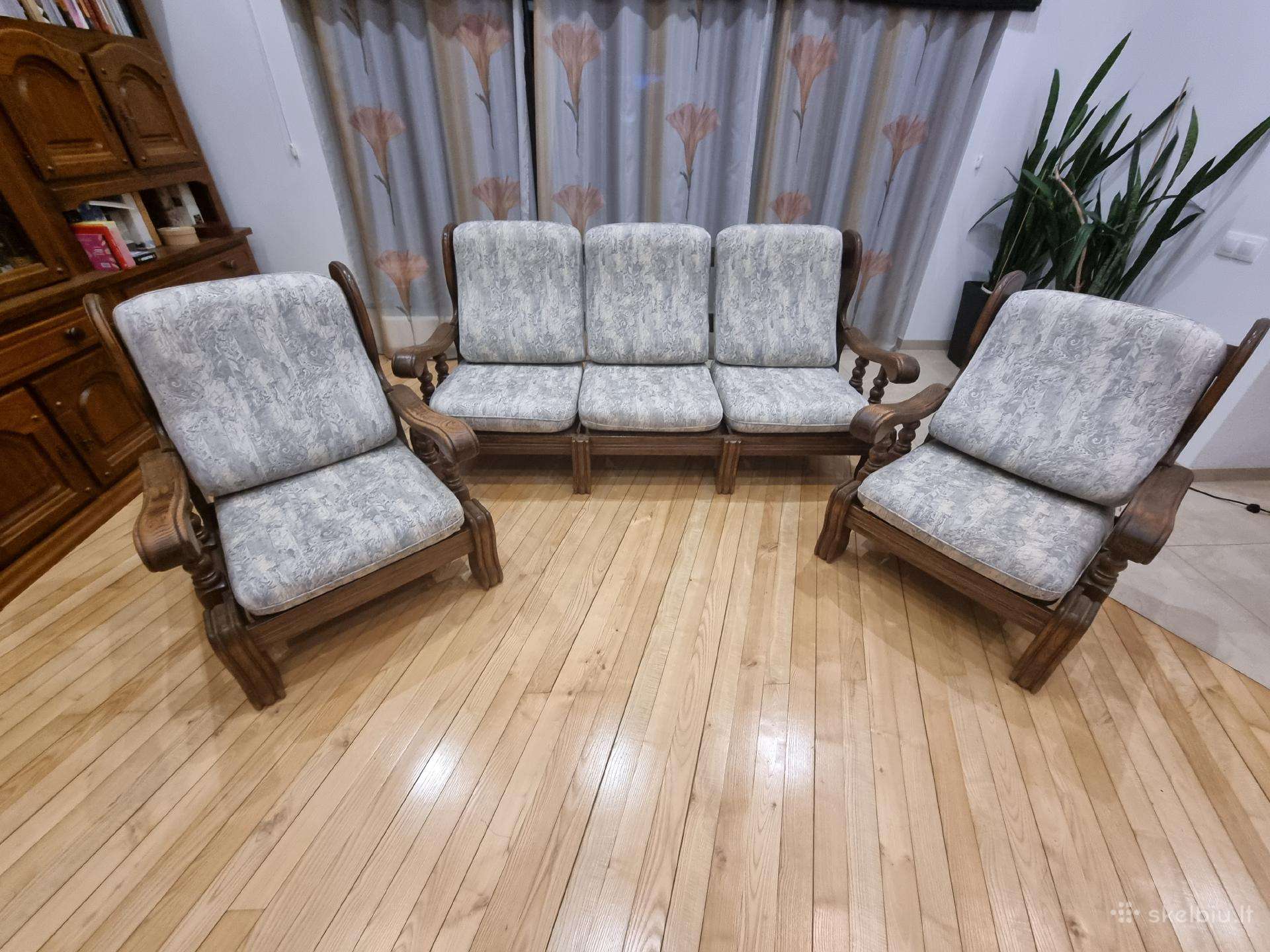 Sofa su dviem foteliais