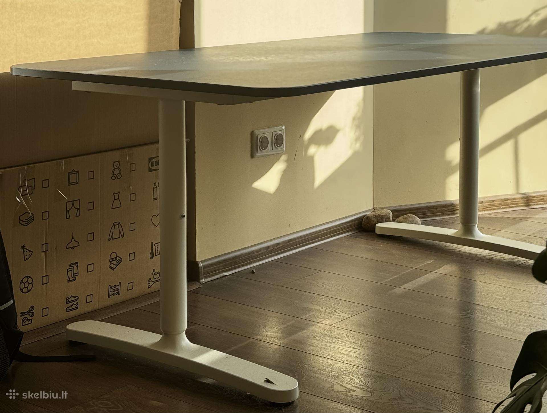 Ikea Bekant stalas