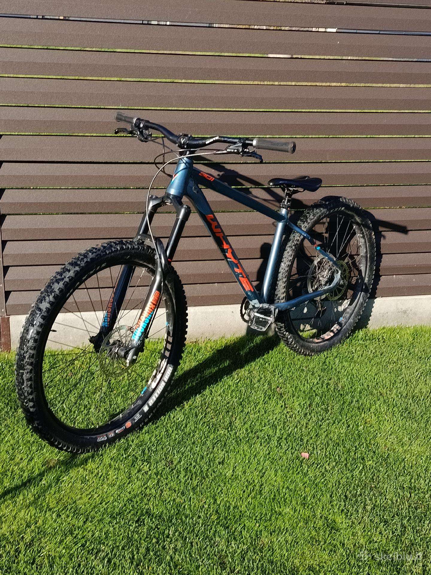 Whyte hardtail dviratis