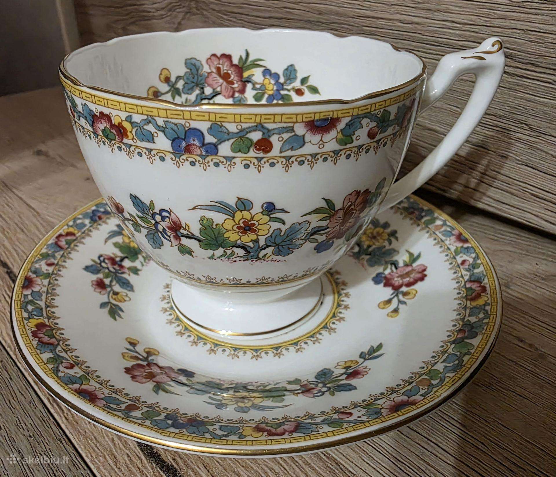 Vintage porceliano puodelis su lėkštute