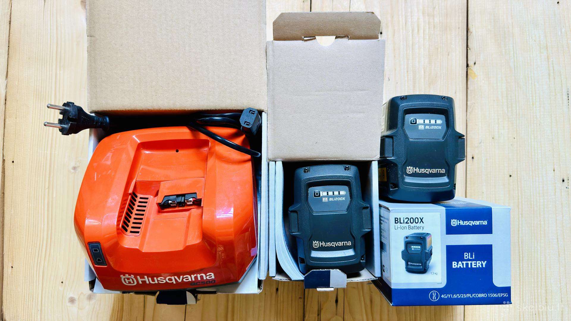 Parduodu husqvarnos 2akumuliatorius,kroviklį
