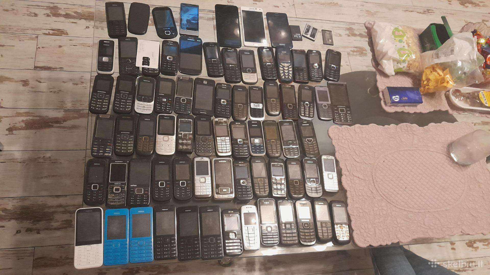 Naudoti veikiantys mobilūs telefonai.