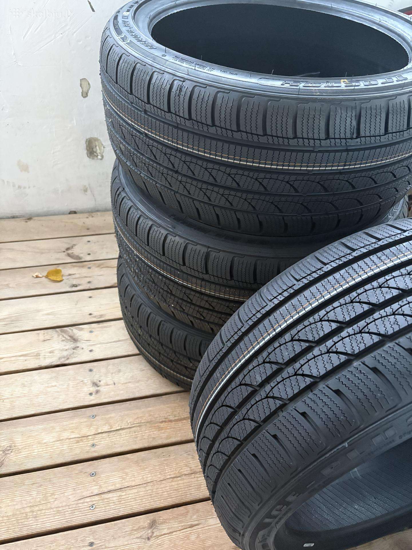 Tracmax 225/40 R18 92v XL Ice Plus S210 Fr