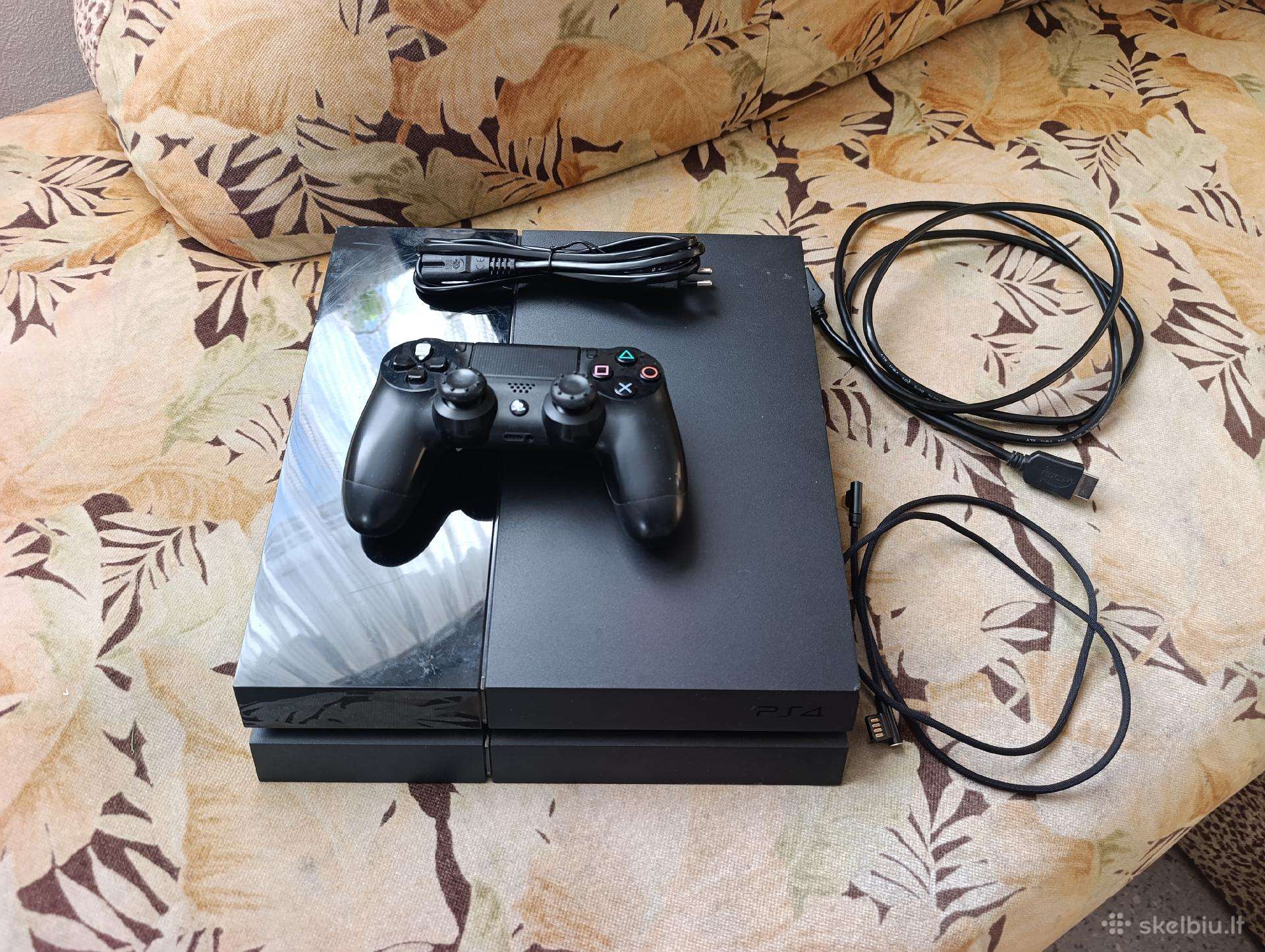 Parduodama Playstation 4 Fat atrišta 500gb