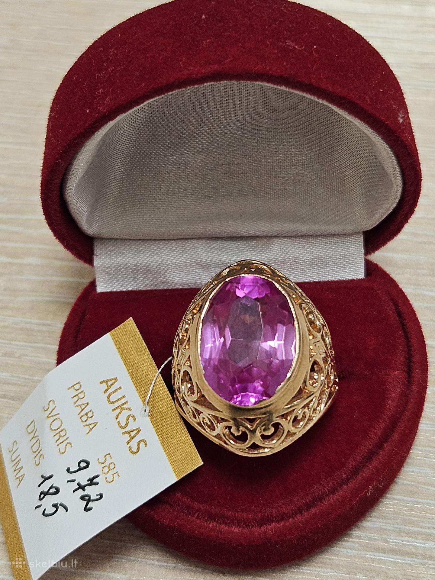 Auksinis žiedas - 923 Eur.