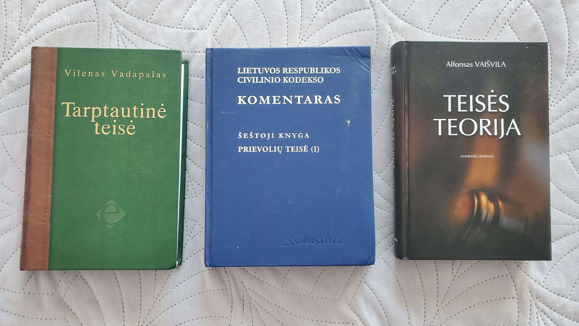 Teisinės knygos