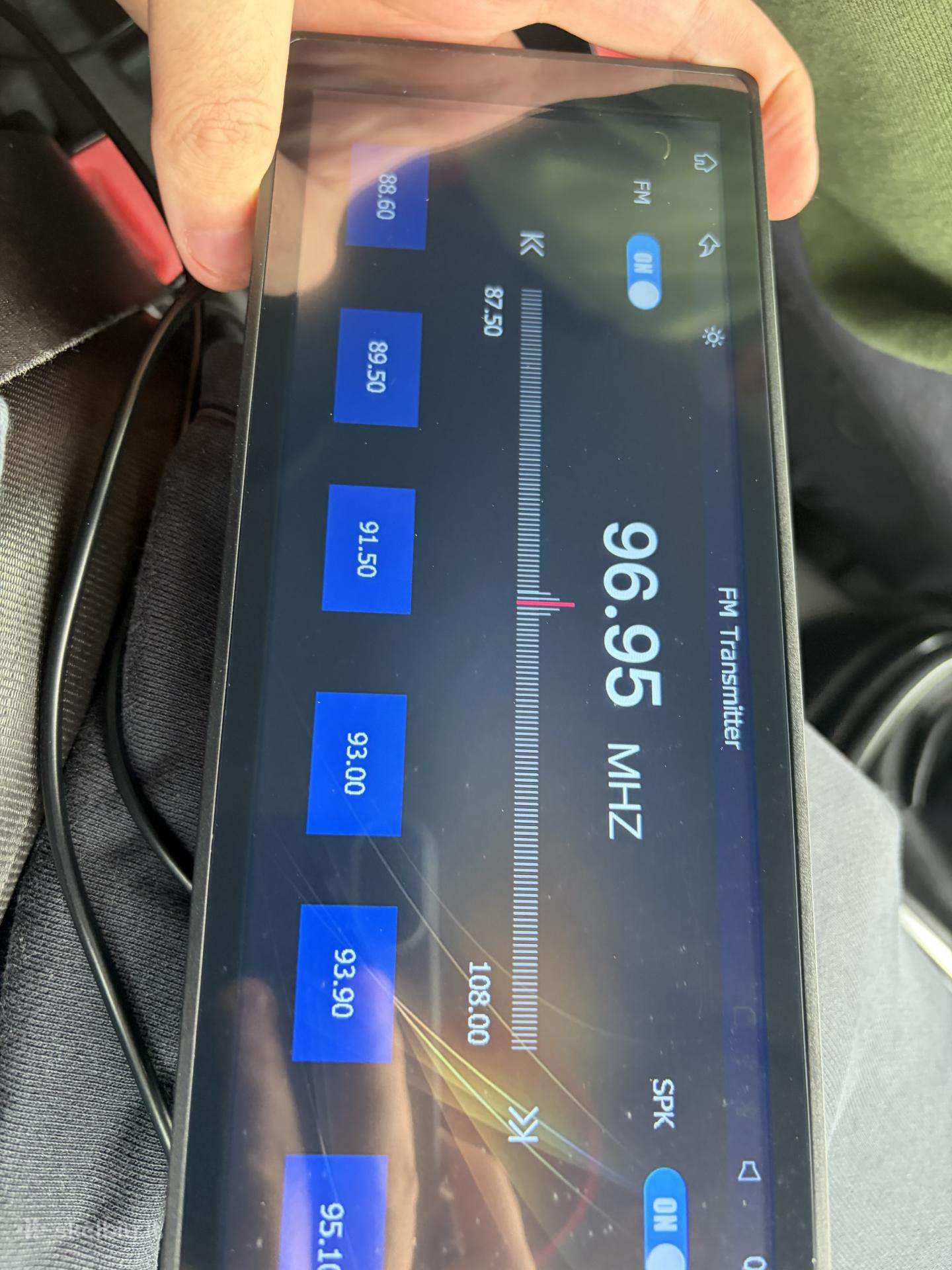 Auto universali multimedija
