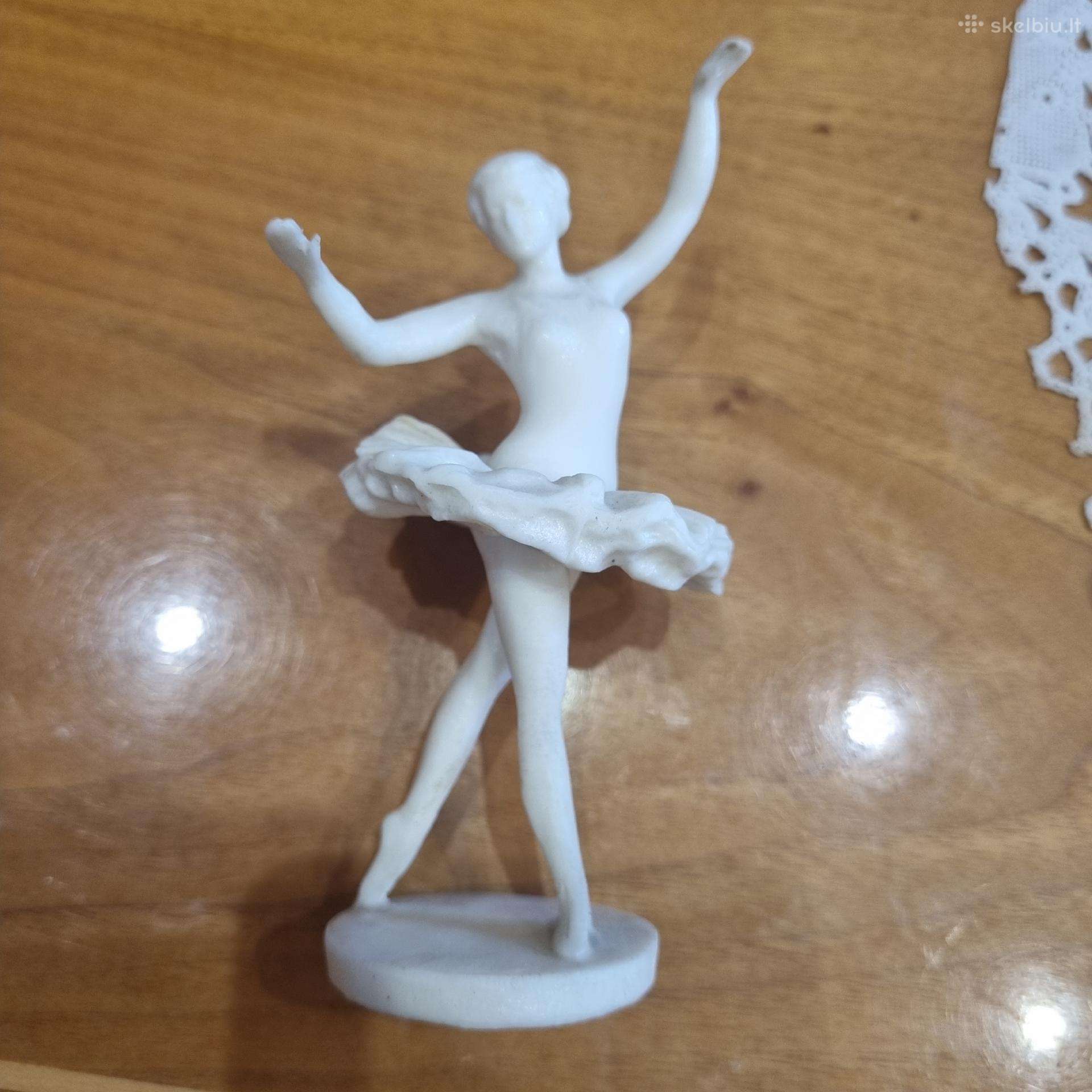 Vintažinė balerinos skulptūrėlė (plastikas ,12cm.)