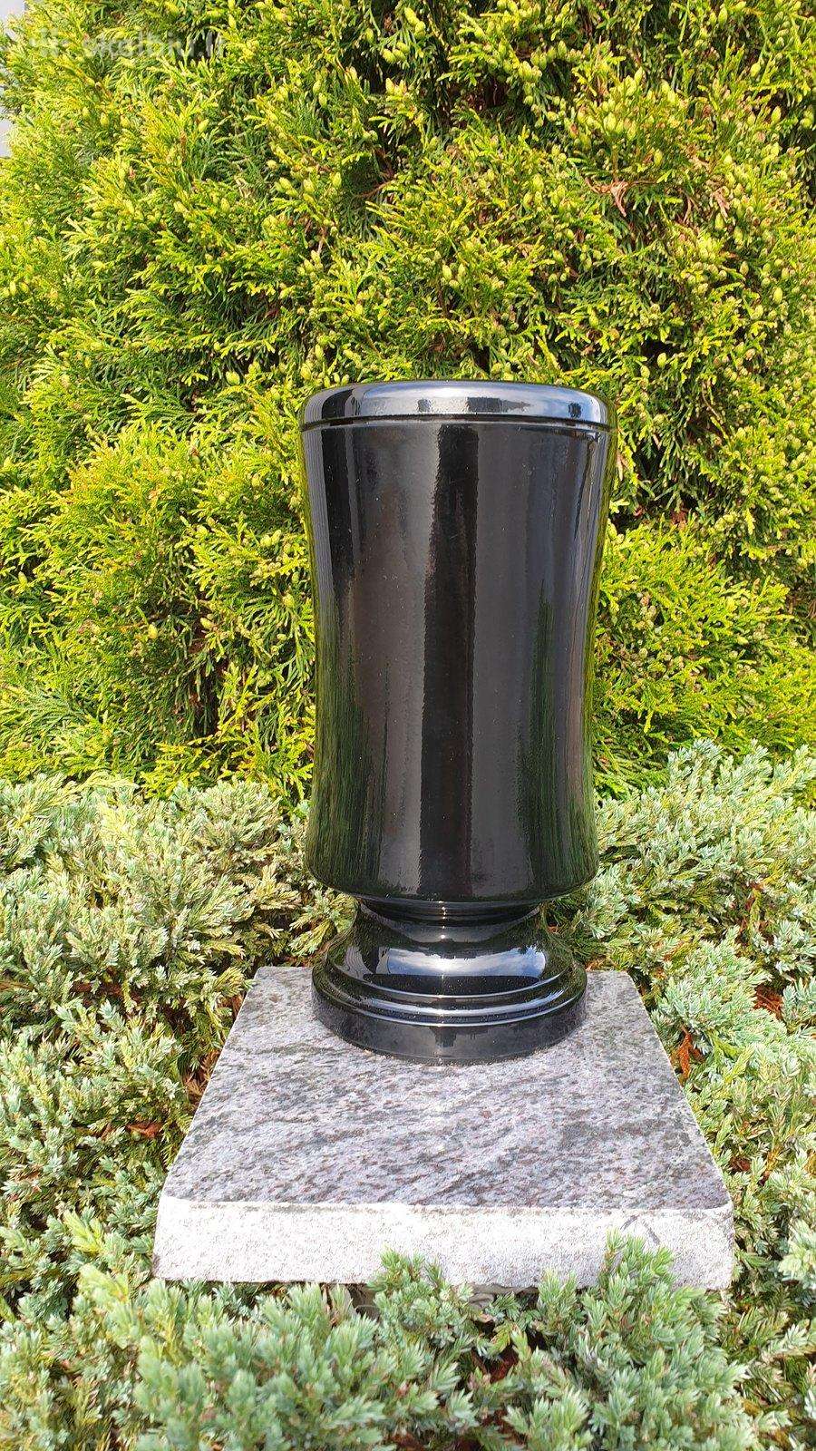 Žieminės kapų vazos iš akmens masės