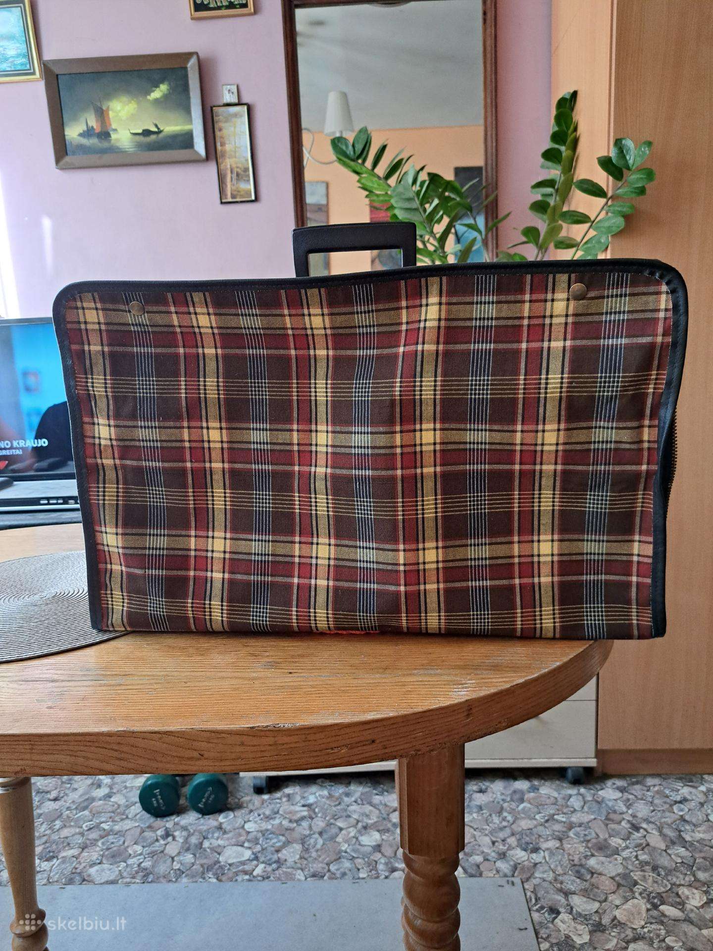 Lagaminas 54. 34. 15 cm.tvarkingas.10€