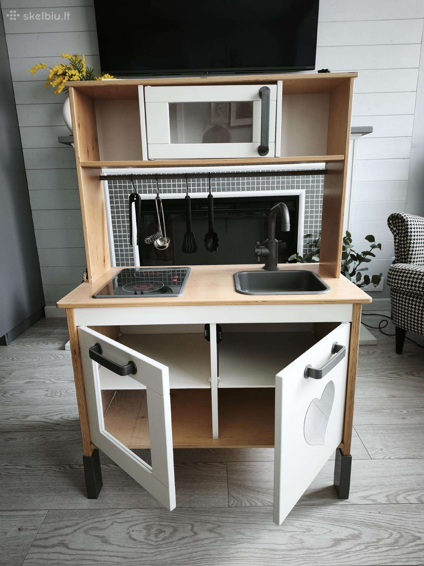 Parduodama vaikiška žaislinė virtuvėlė