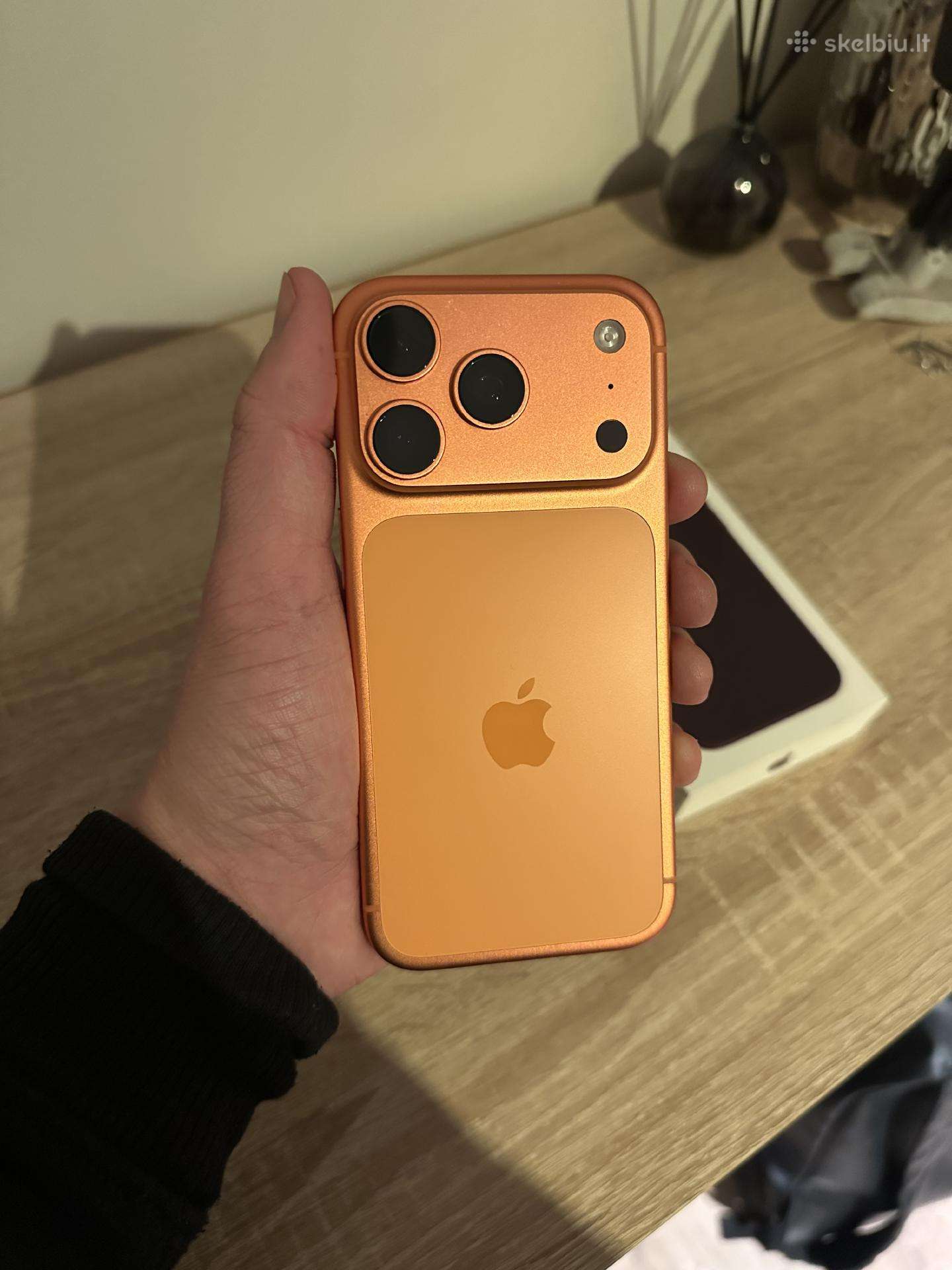 iPhone 17 Pro (Cosmic Orange) 256gb