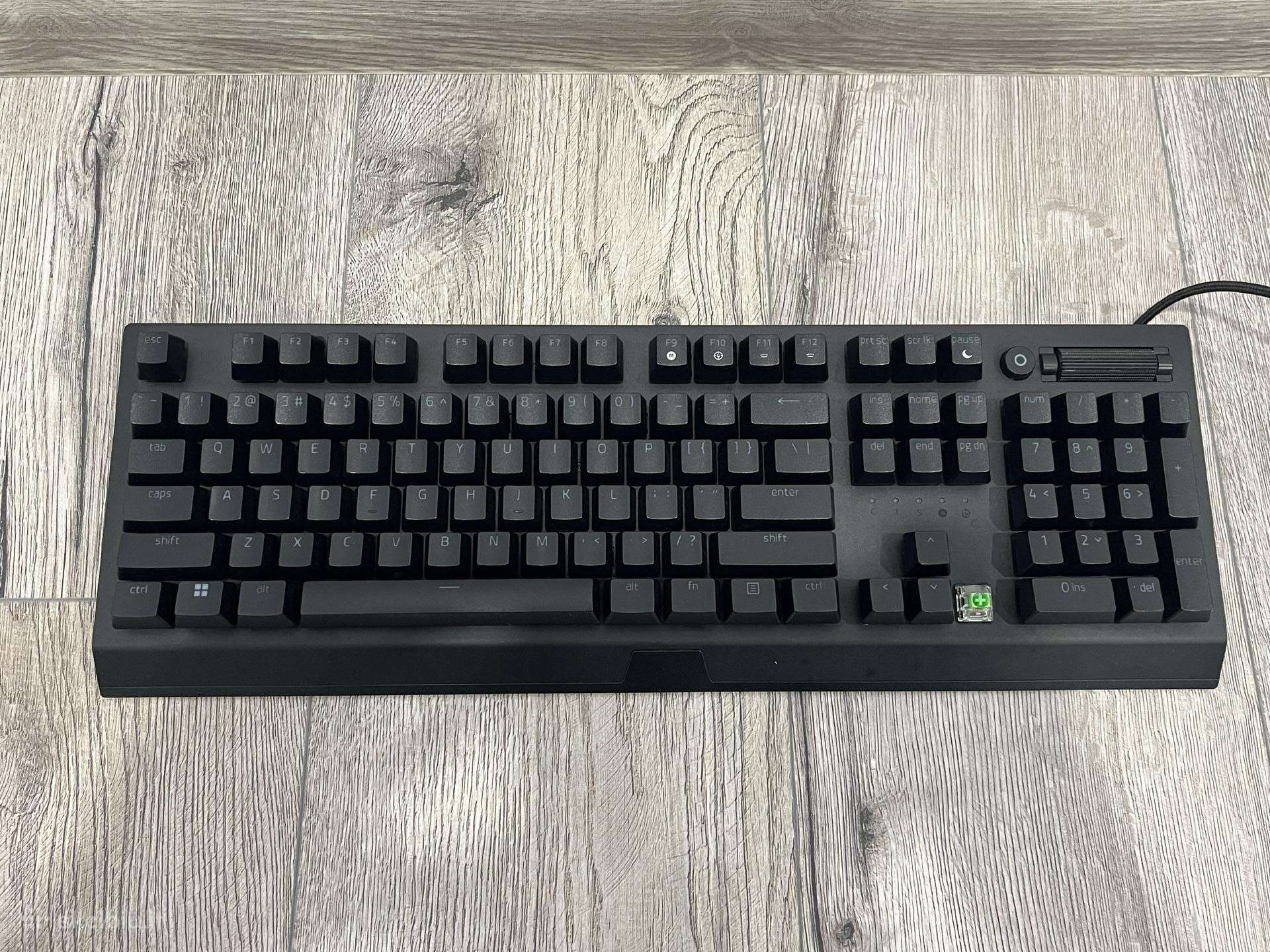 Parduodama Razer Blackwidow V3 klaviatūra