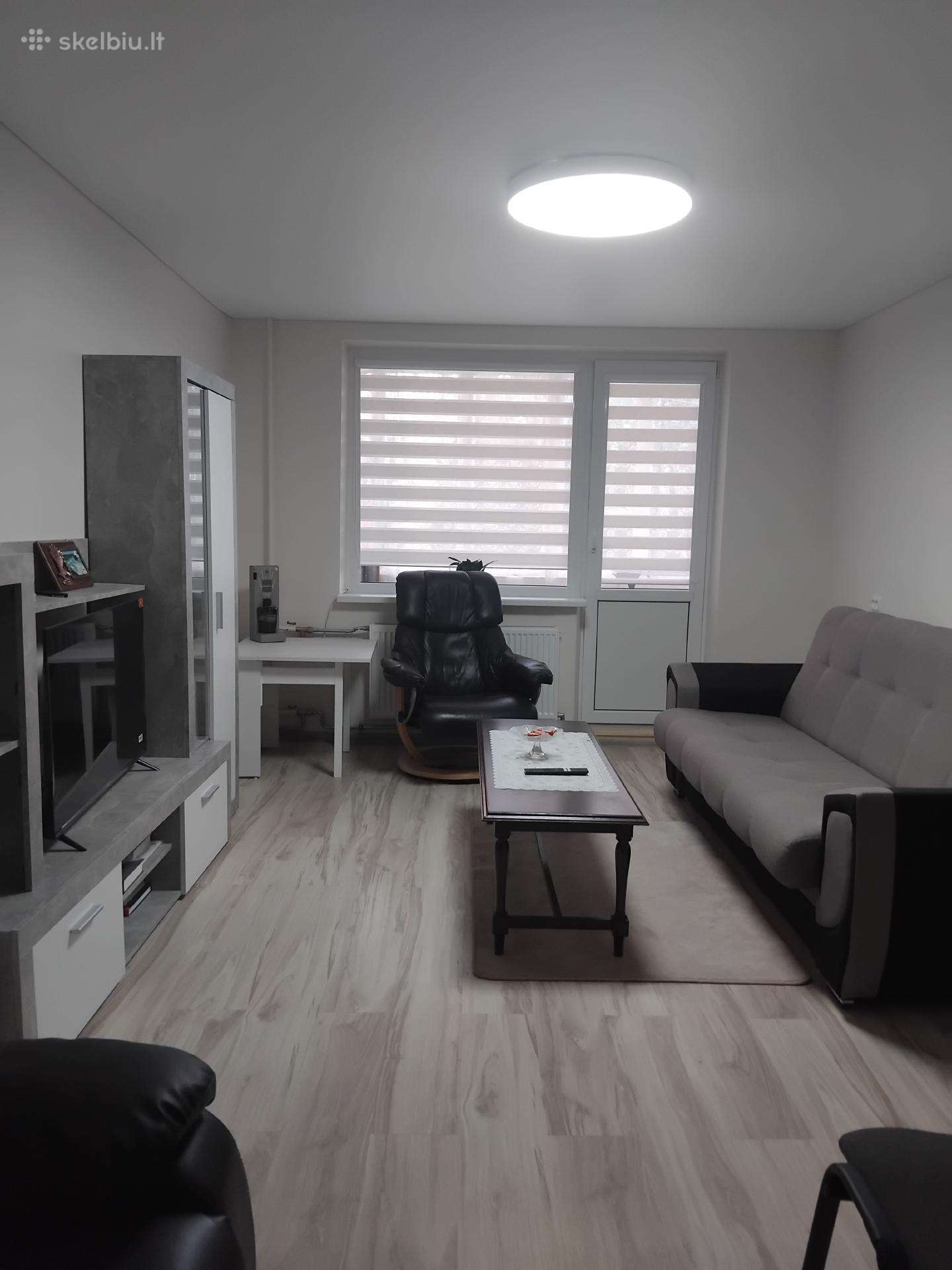 Išnuomojamas 1 kambario butas.
