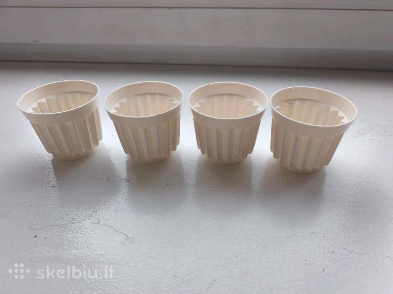 4 Tupperware plastikinių desertų/keksiukų formelės