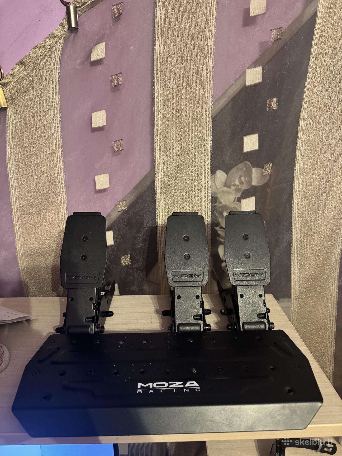 Moza R5 + Th8a shifteris + Clutch pedal