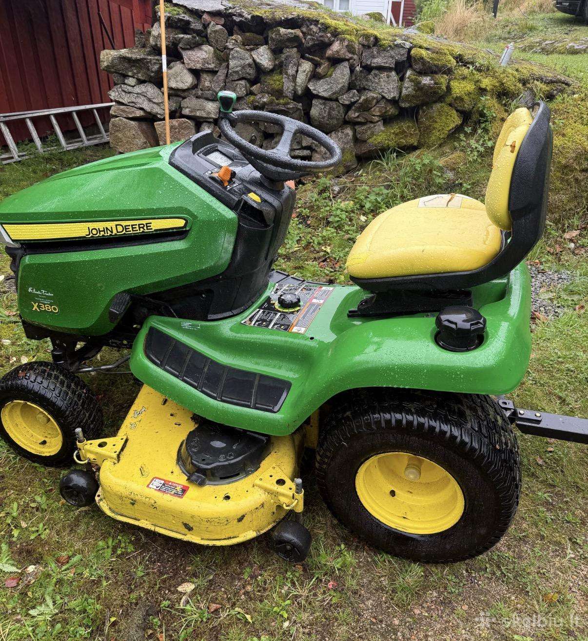 John Deere X380 Zolepjoves traktoriukas