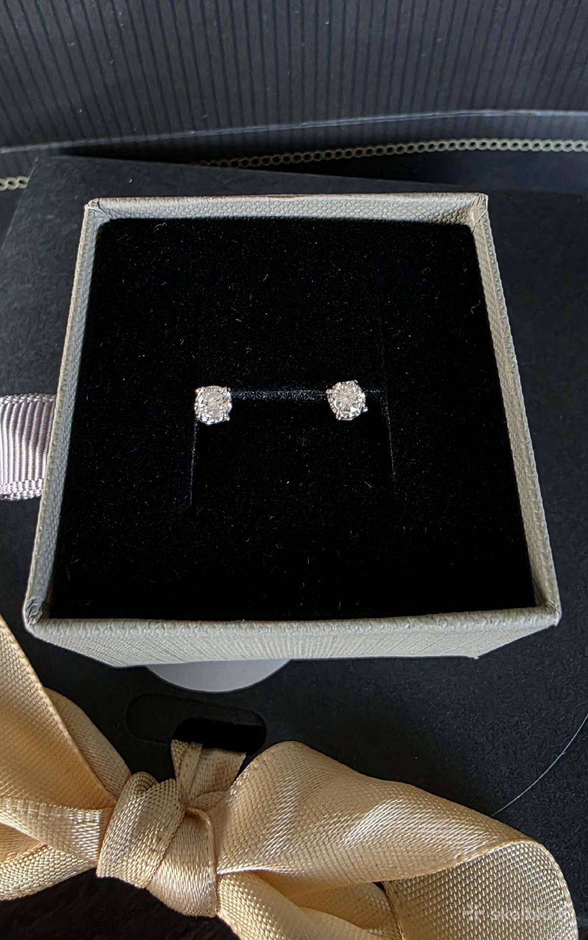Auksiniai 375 auskarai su deimantais 0.20 ct