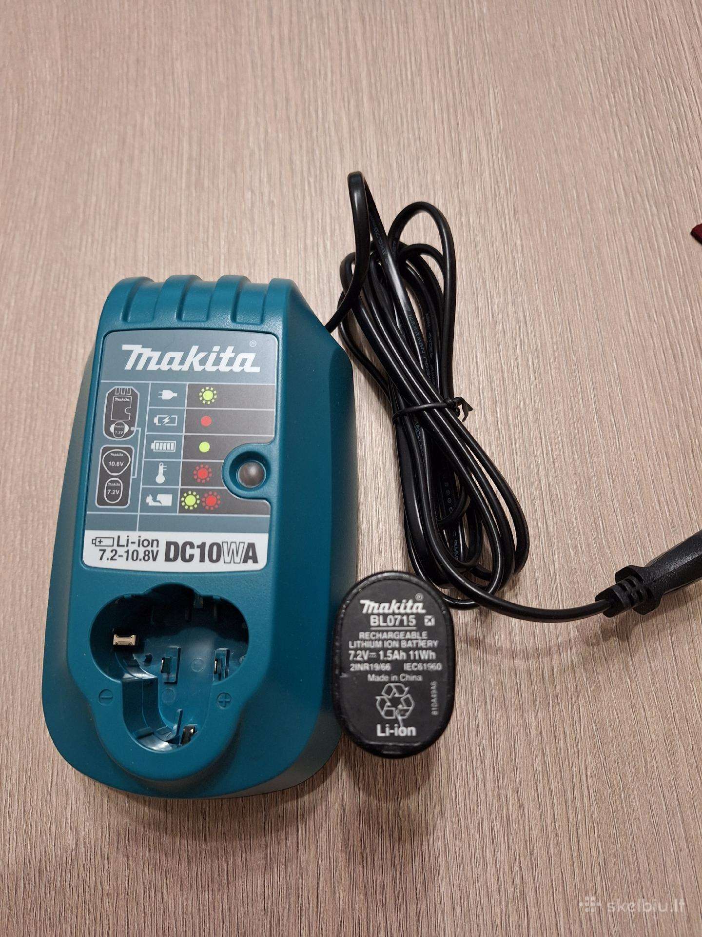 Suktuko Makita naujas pakrovejas ir dvi baterijos