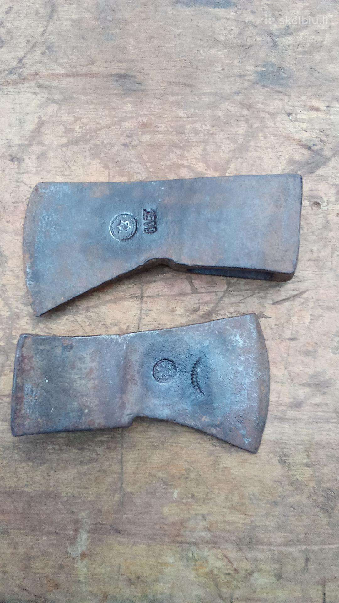 Vokiški 2pk. kirviai.
