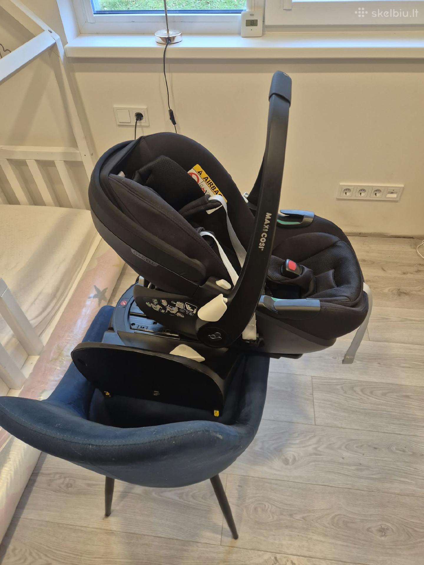 Maxi Cosi automobilinė kėdutė su easy fix baze