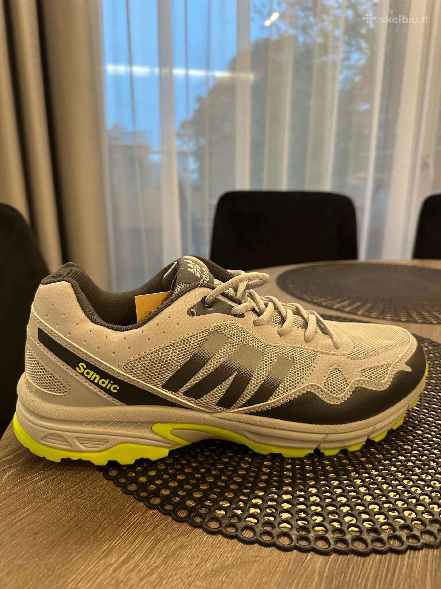 Nauji sportiniai bateliai, 45 dydis