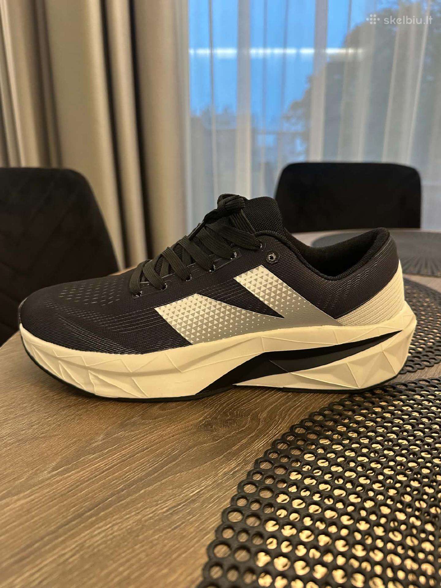 Nauji sportiniai bateliai, 45 dydis