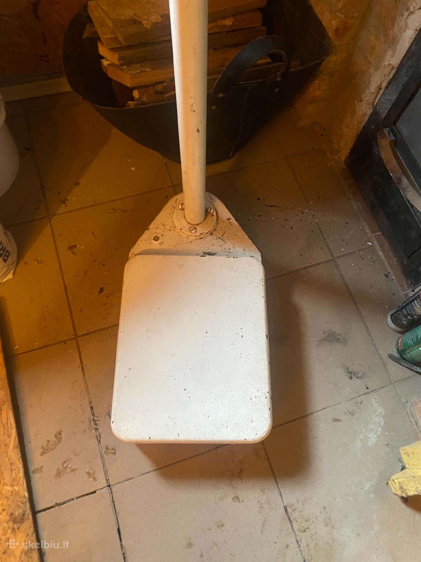 Vintažinės svarstyklės.