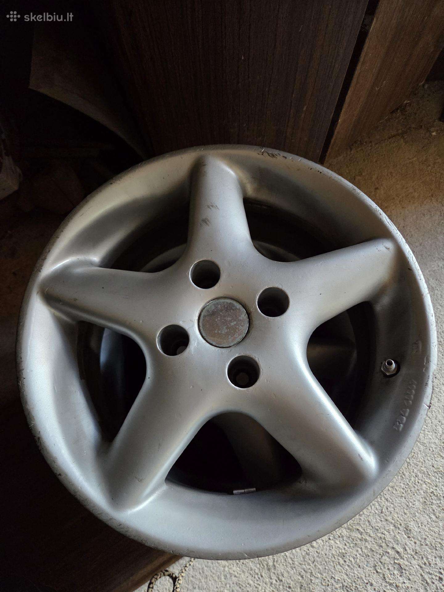 Lengvojo lydinio R15 ratai