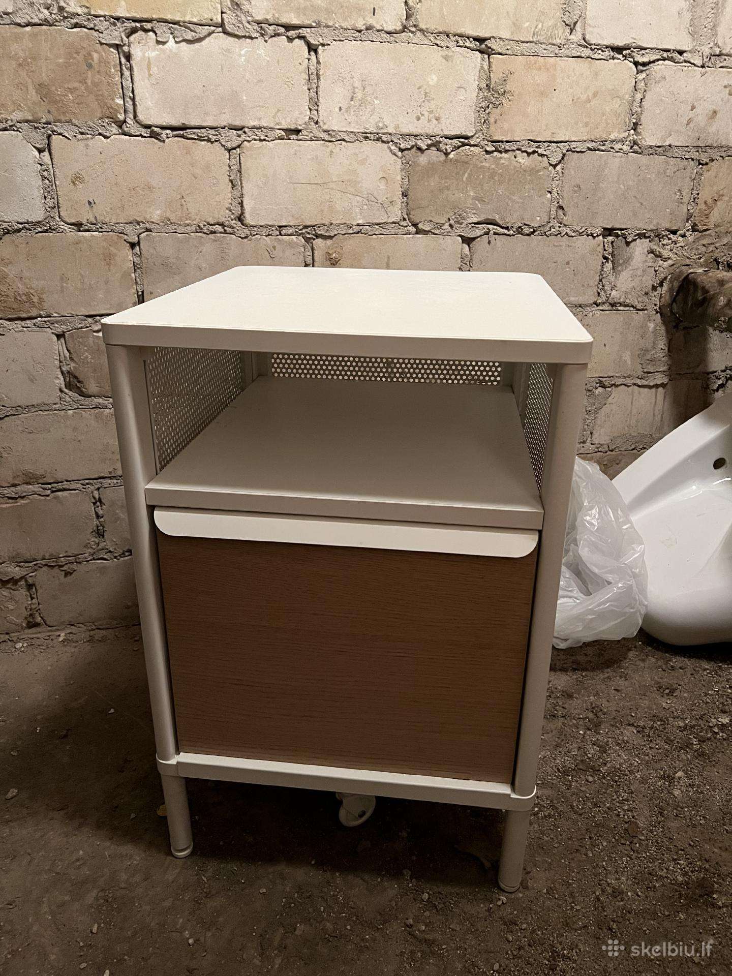 Rezervuota-atiduodam Ikea spintelę šalia lovos