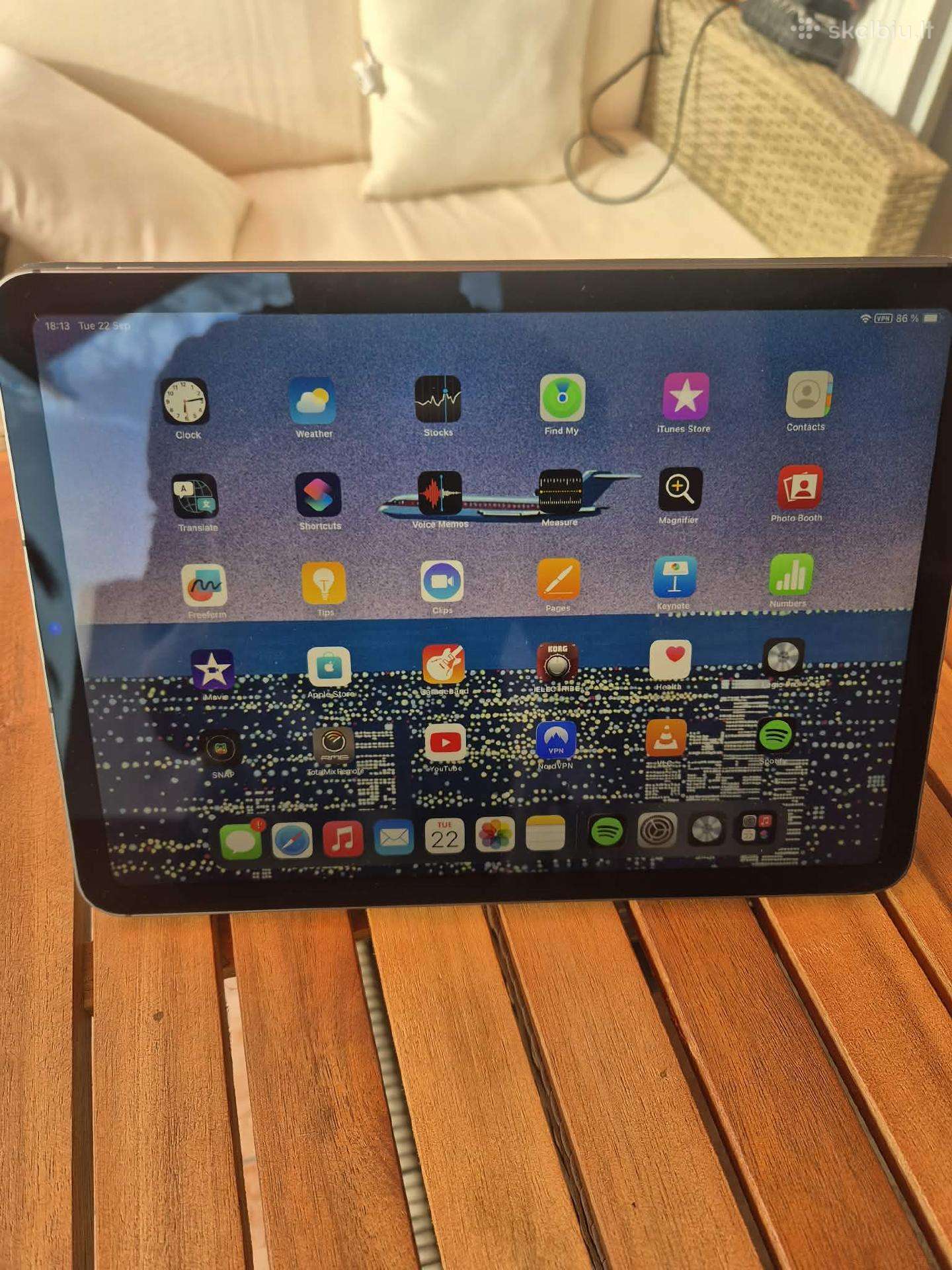 iPad Air 5th Gen 64gb Cellular M1 + dėklas