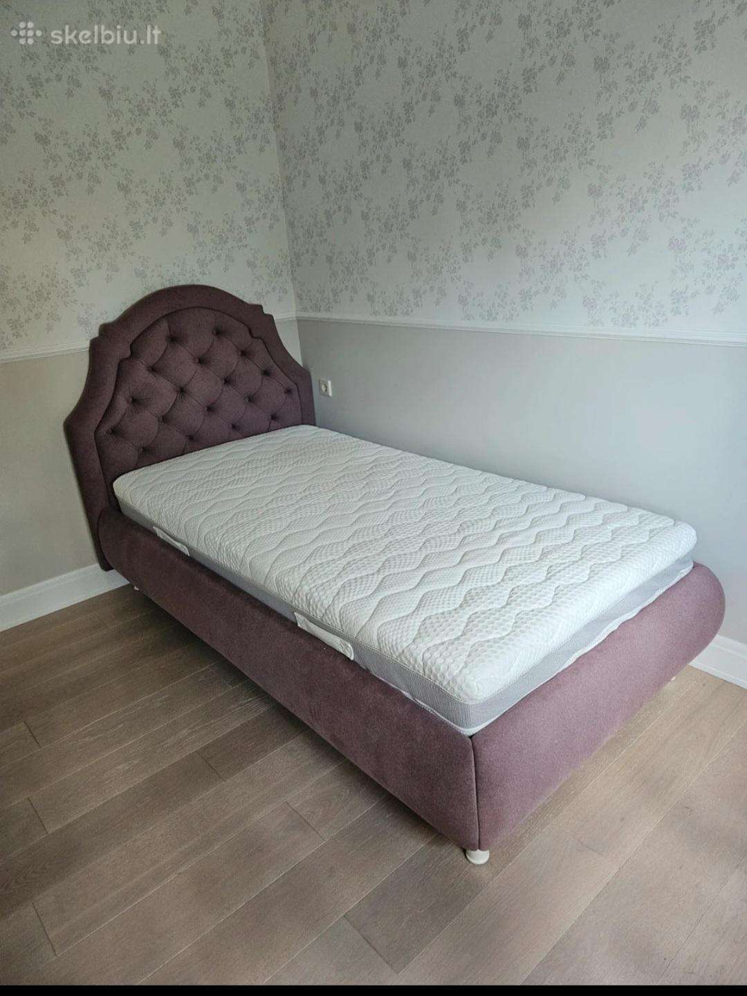 Parduodama elegantiška lova su čiužiniu.