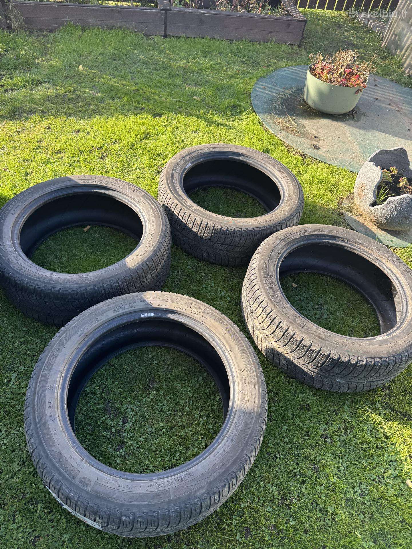 Parduodu 4 žiemines Michelin padangas 235/50 R17