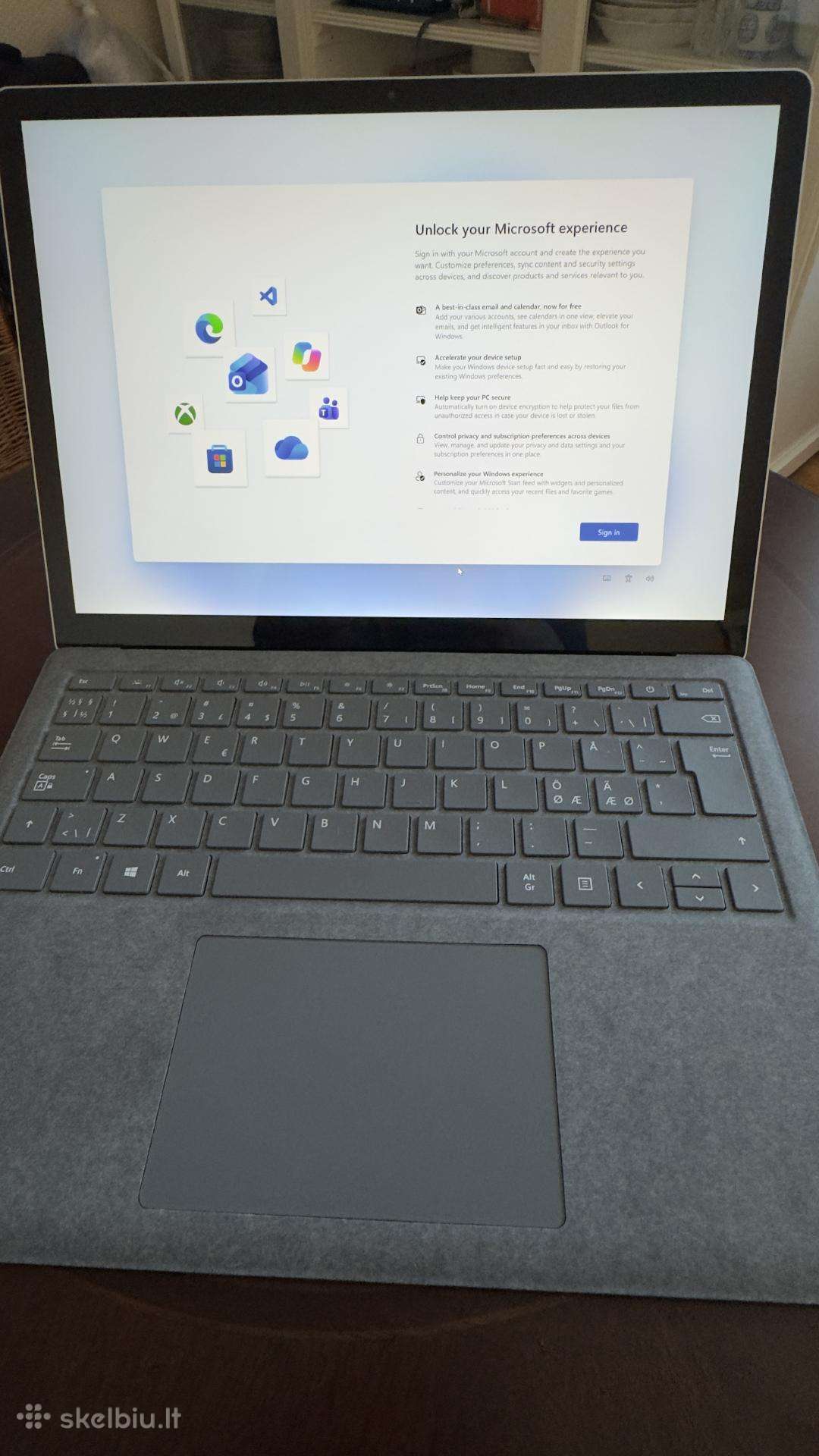 Microsoft Surface Laptop 3. 8/128