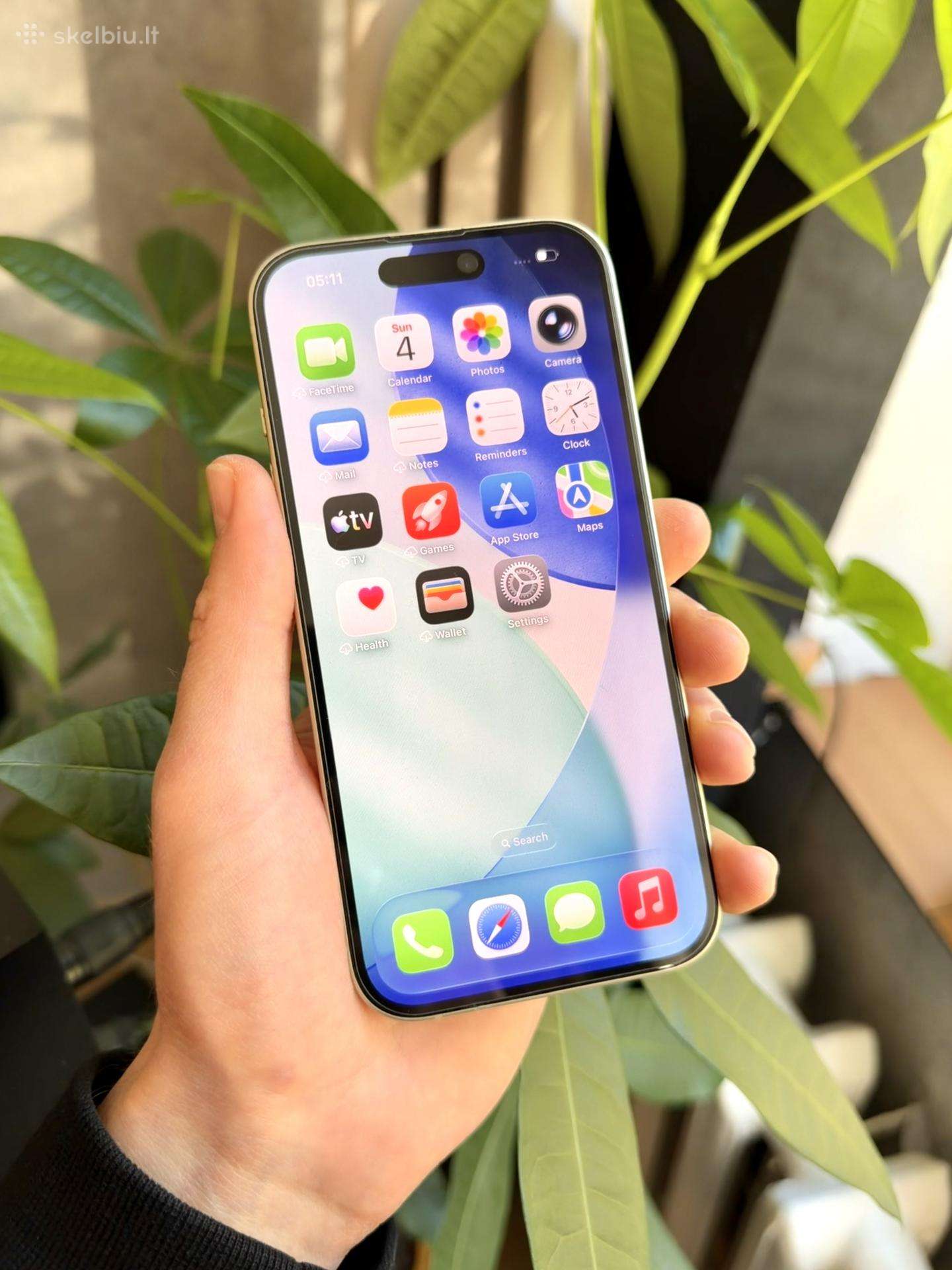 iPhone 15 Yellow