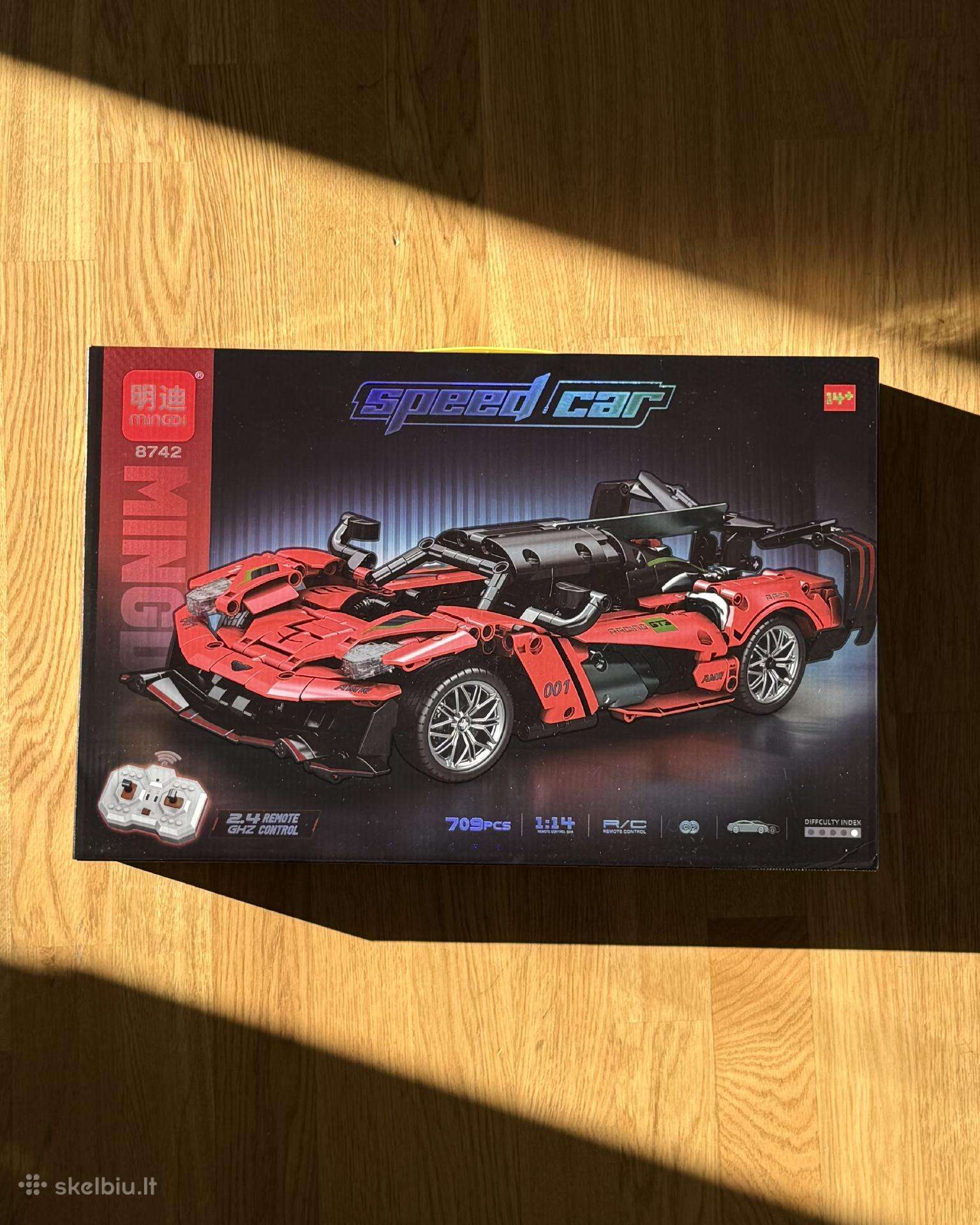 Lenktyninis sportinis automobilis konstruktorius