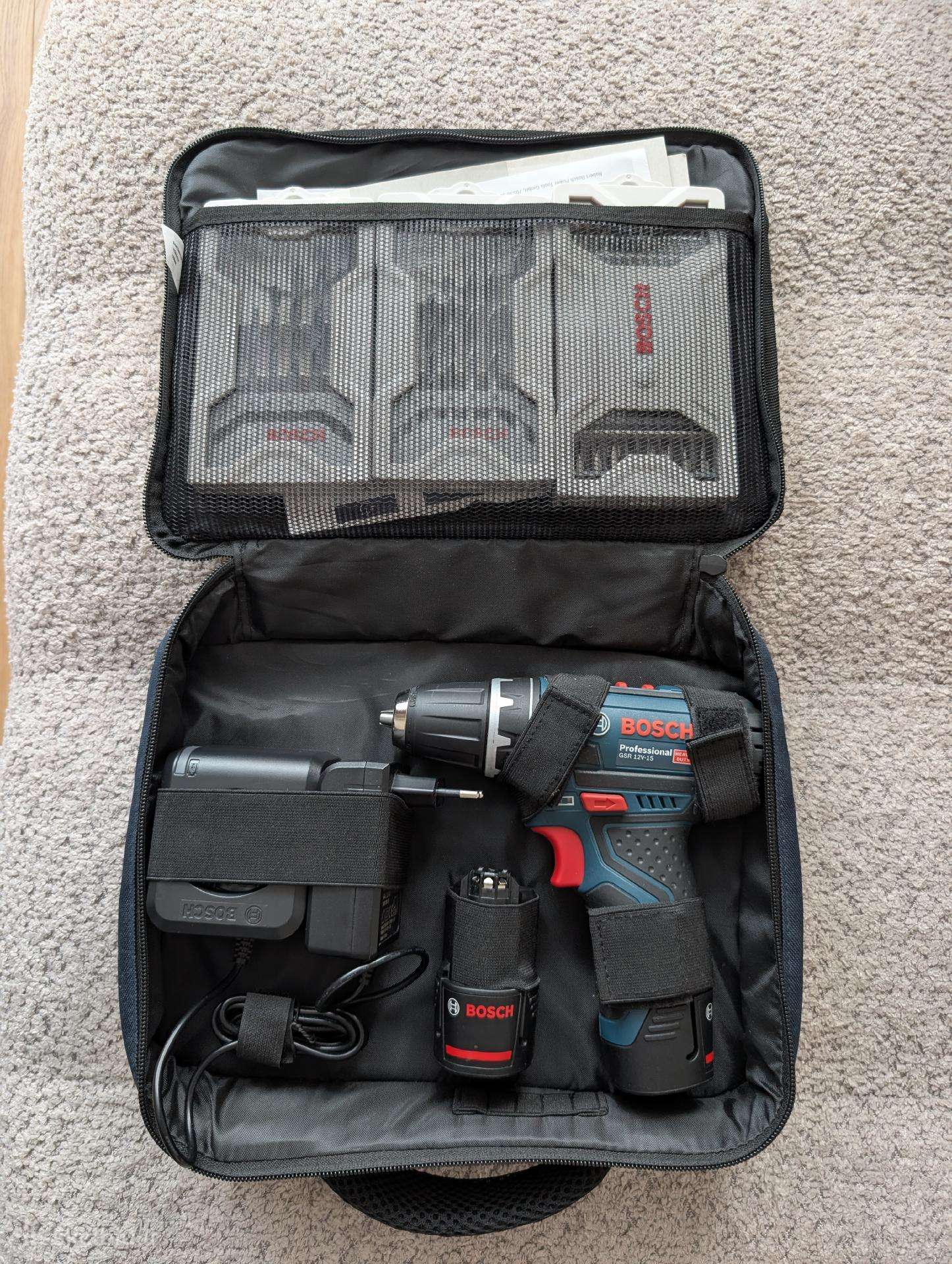 Bosch Gsr 12v-15 + 2 akumuliatoriai + grąžtai