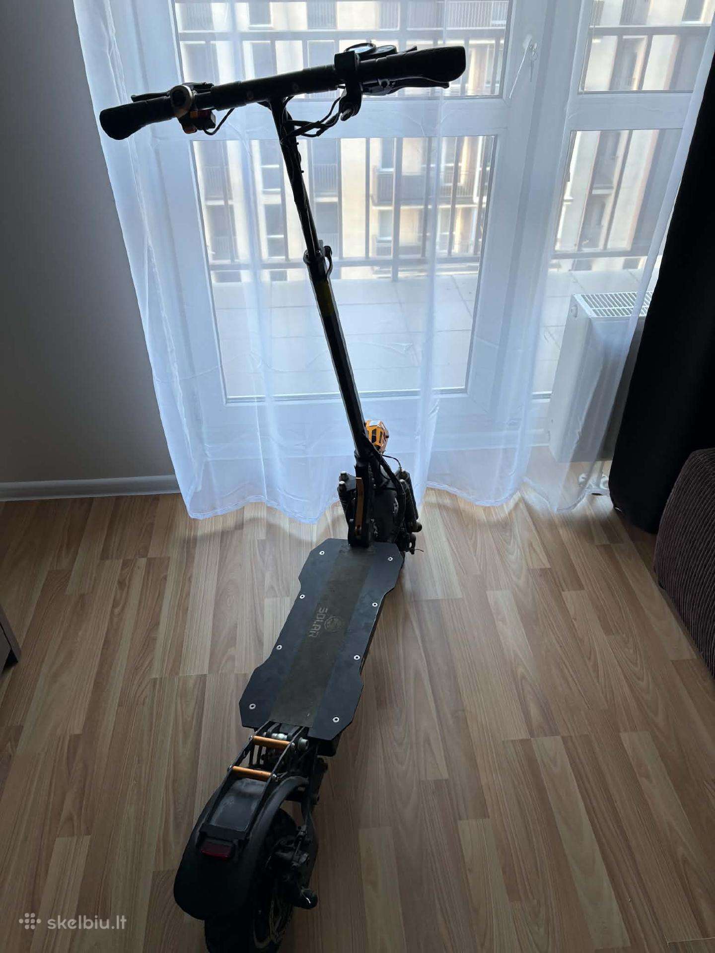 Elektrinis paspirtukas "Solar"