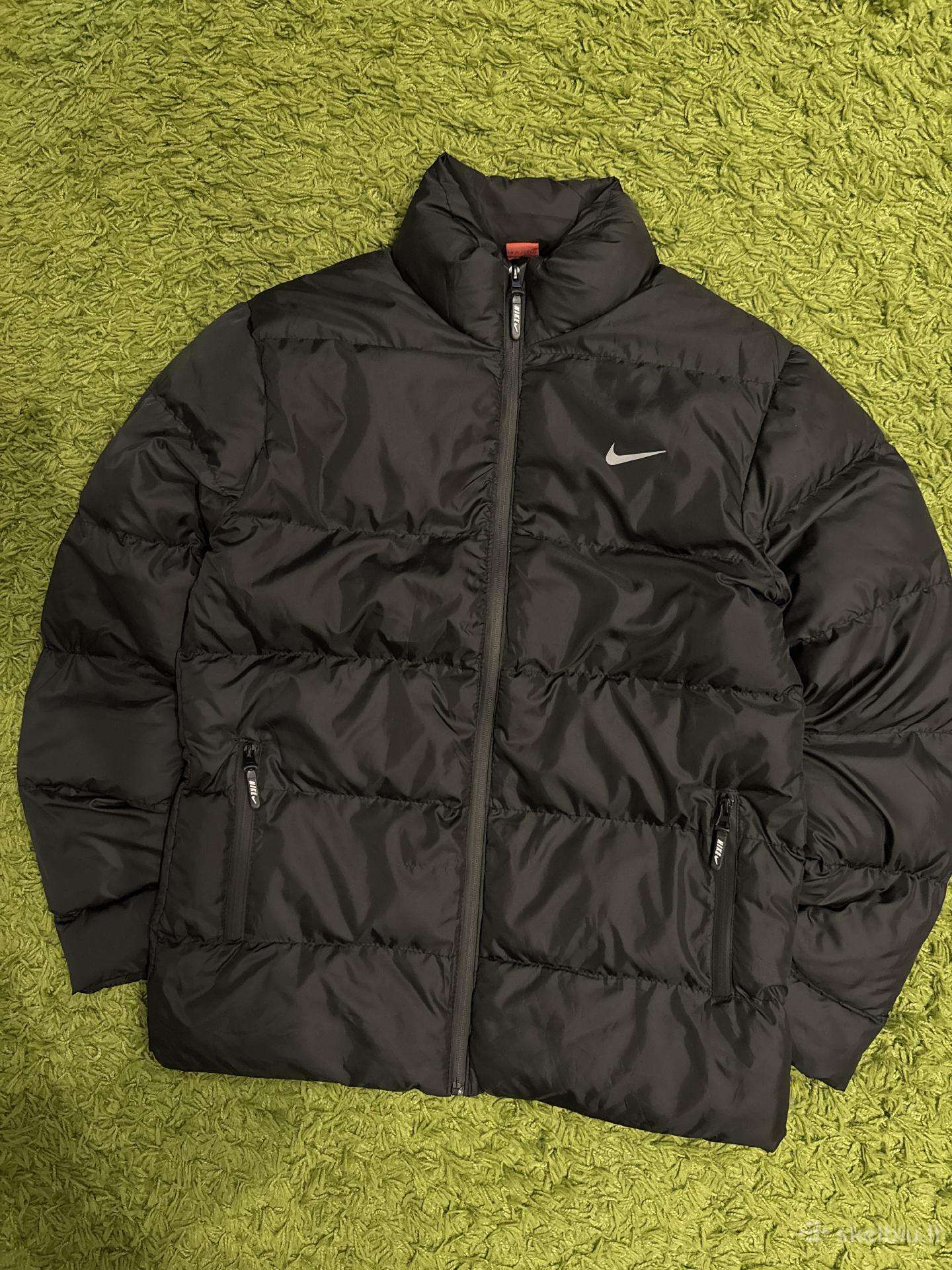 Nike striukė