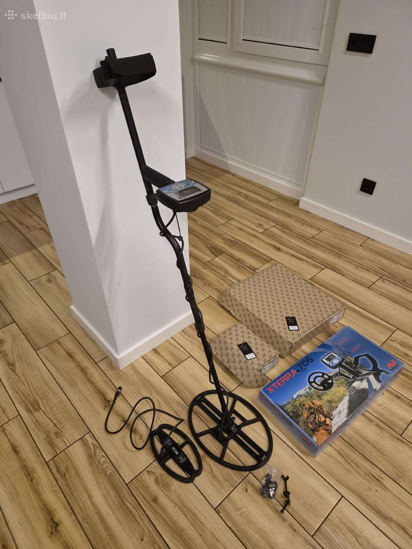 Metalo ieškiklis "Minelab X-terra 705" + 2 ritės