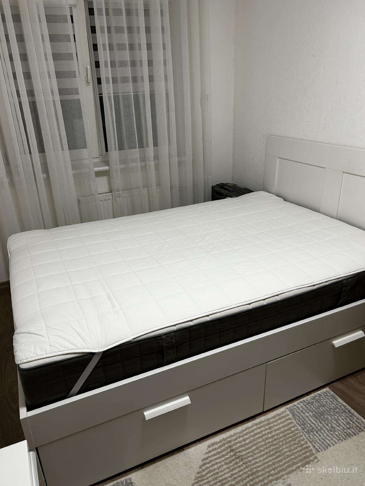 Lova su čiužiniu