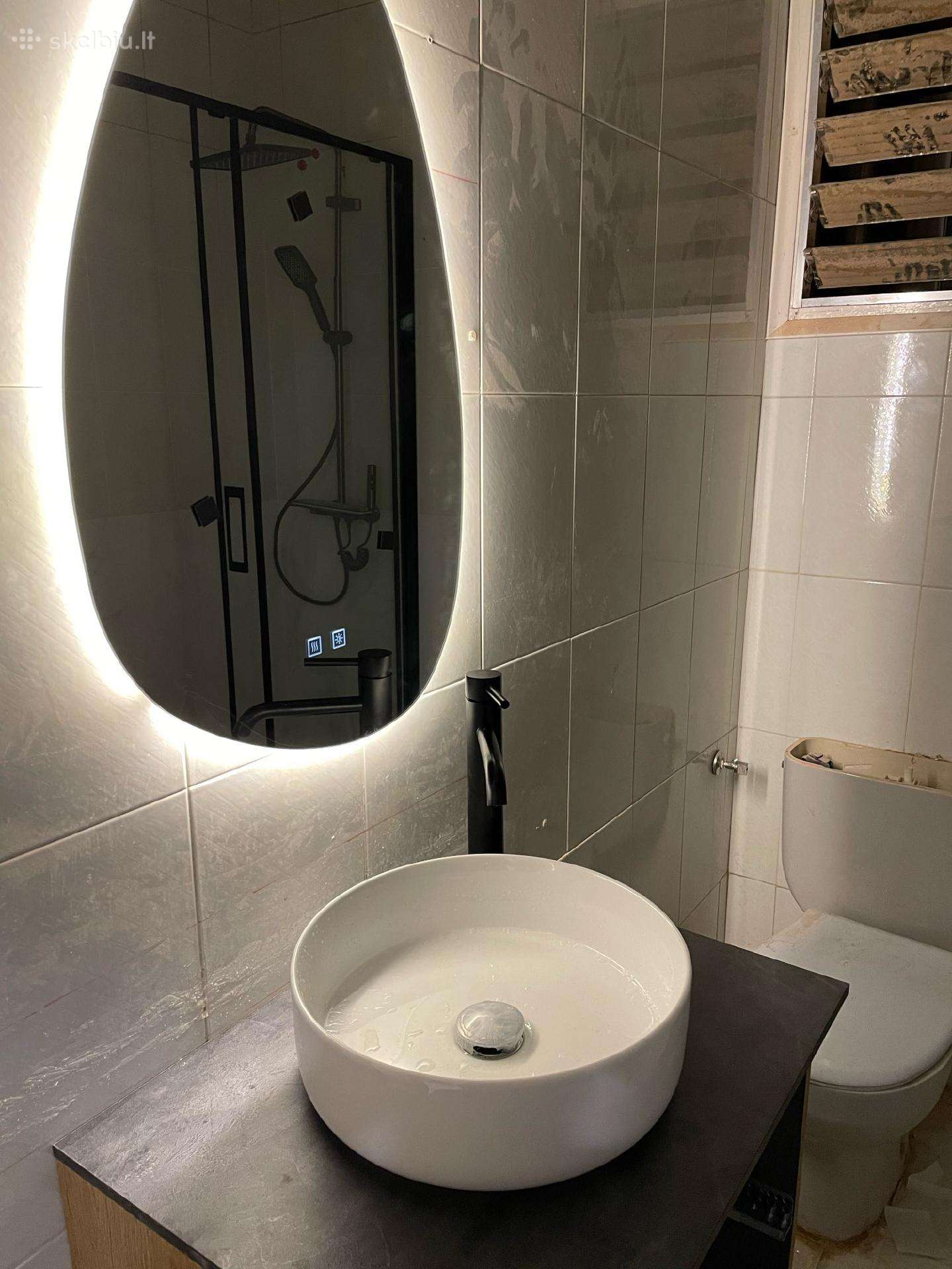 Berėmis LED veidrodis su apšvietimu ir kaitinimu