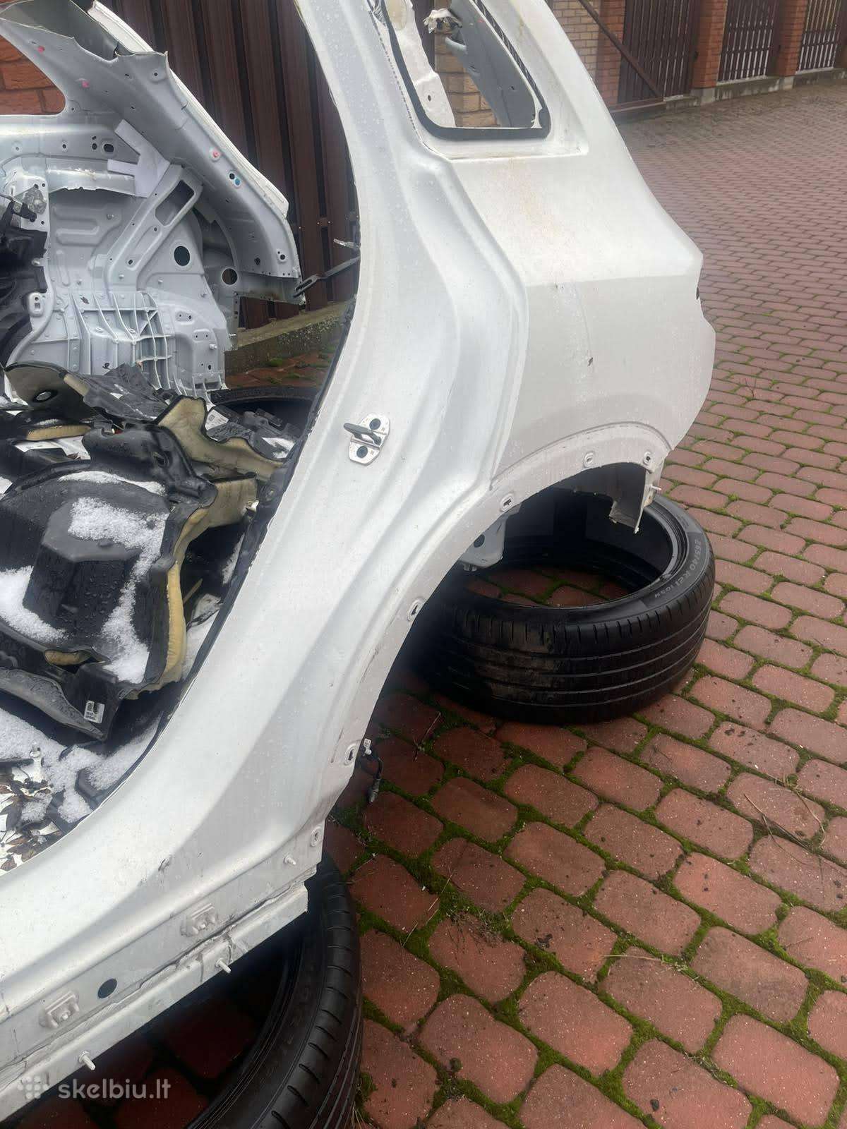 MB Eqe Suv x294 galinė dalis