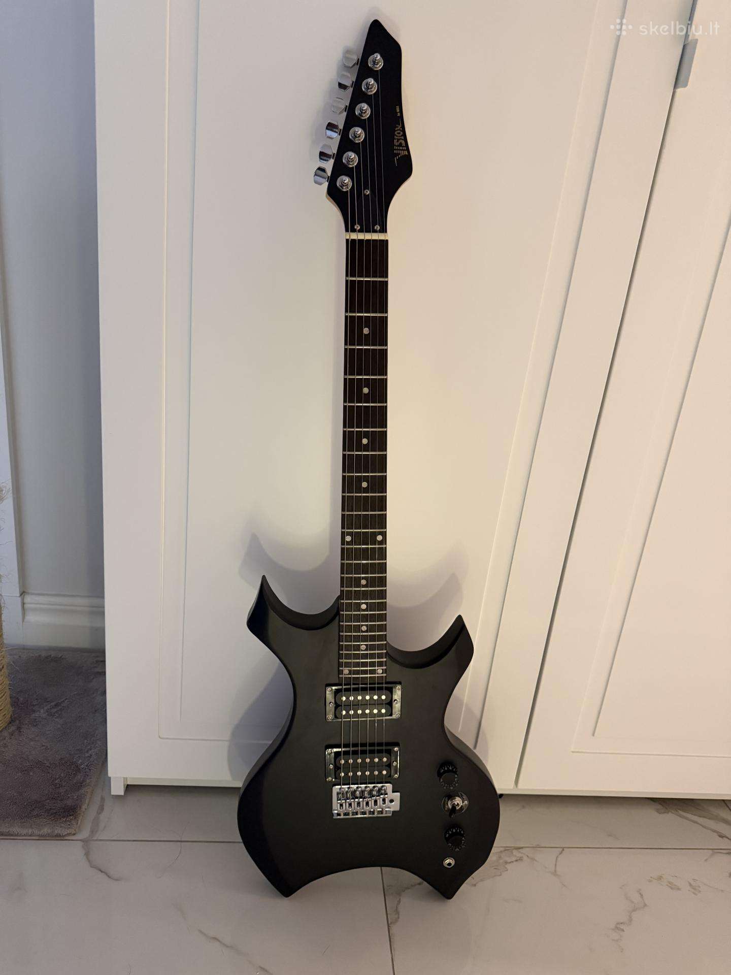 Elektrine gitara su kubu