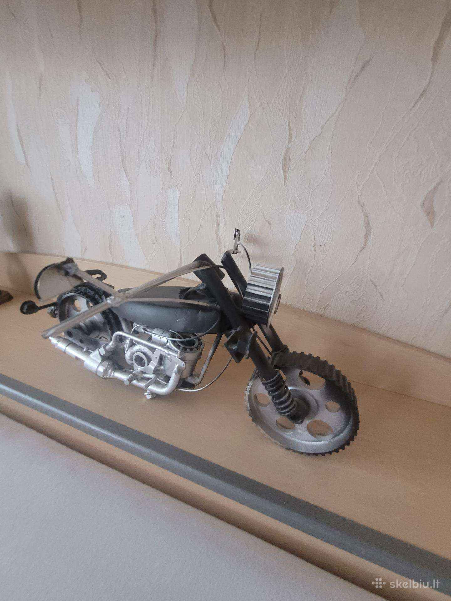 Rankų darbo metalinis motociklas