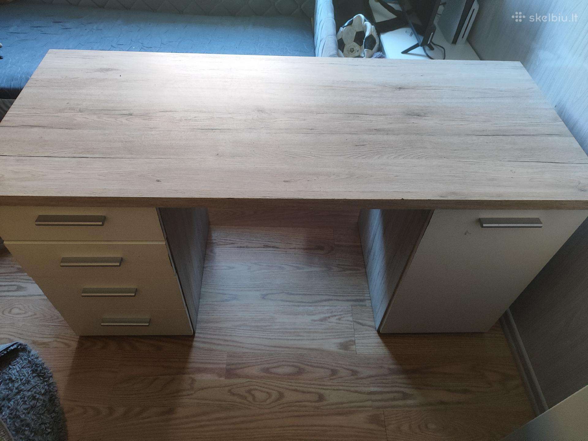 Rašomas stalas