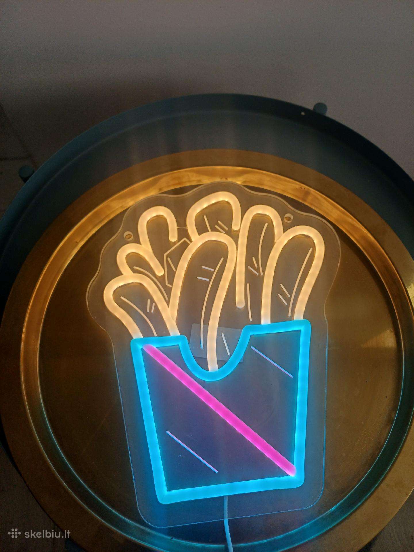 Neoninis bulvyčių Fri ženklas kavinėms